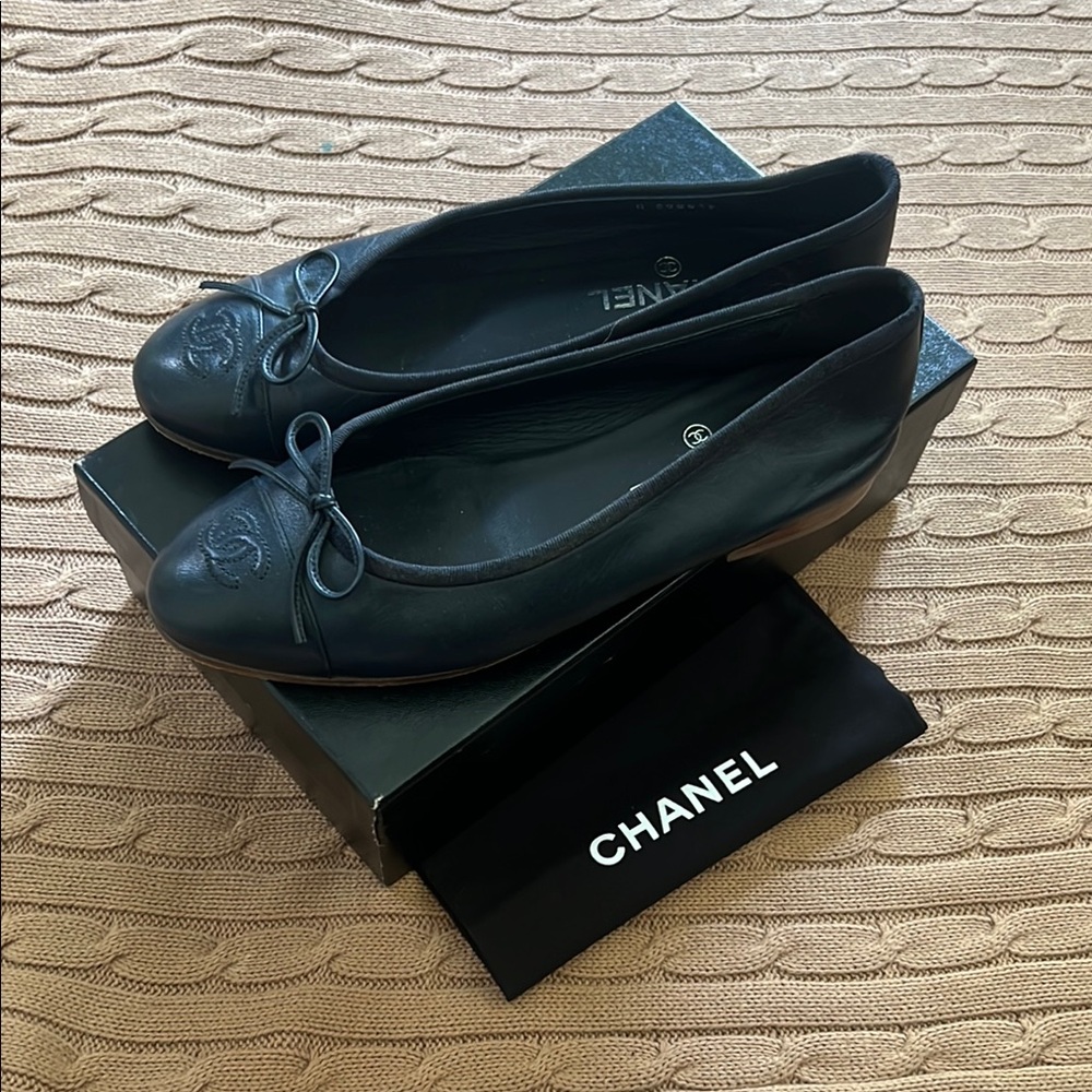 CHANEL Navy Blue Ballet Flat